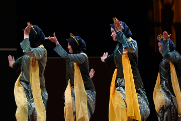 Traditional Indonesian dance performance